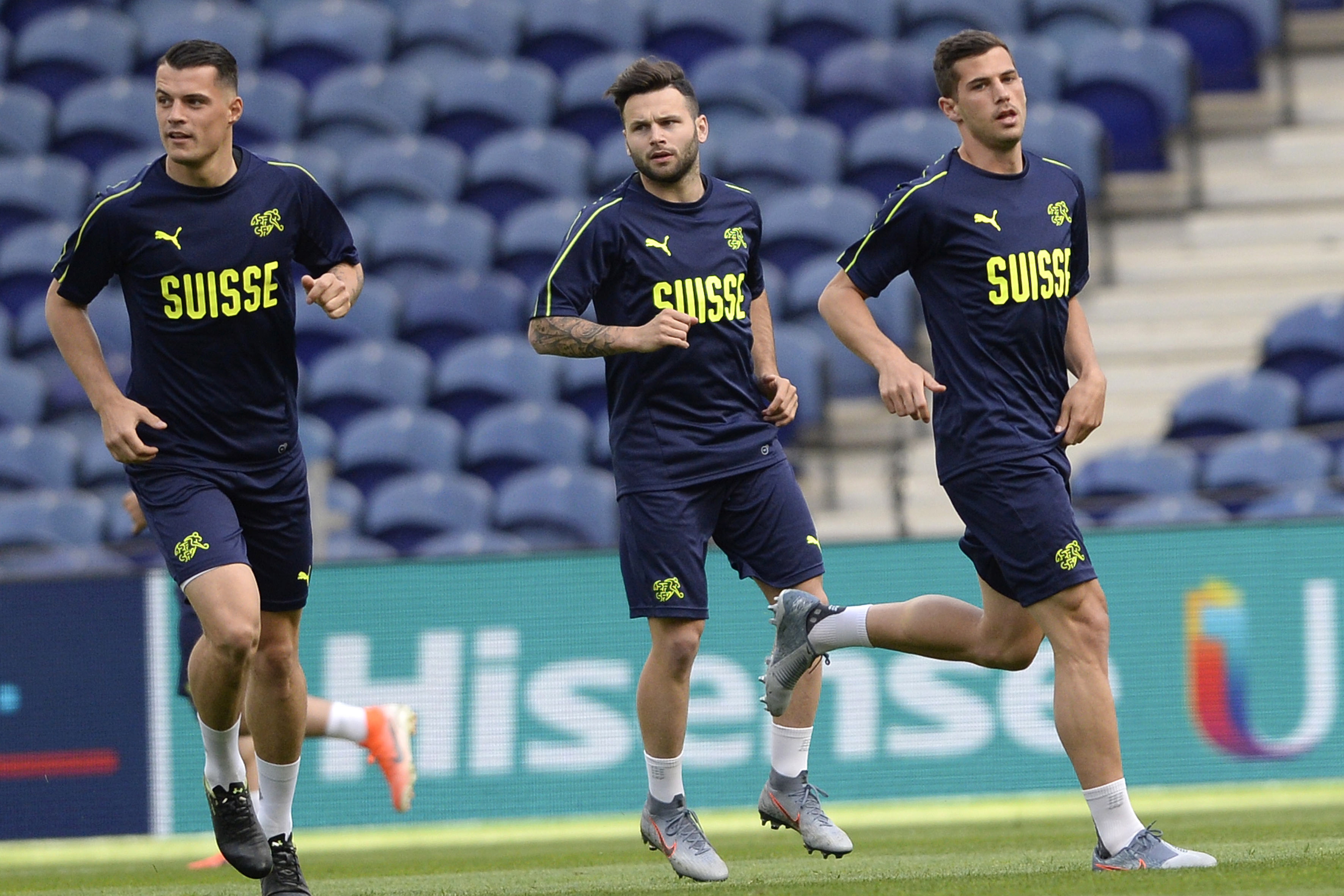 瑞士足球队技压对手，夺得金牌