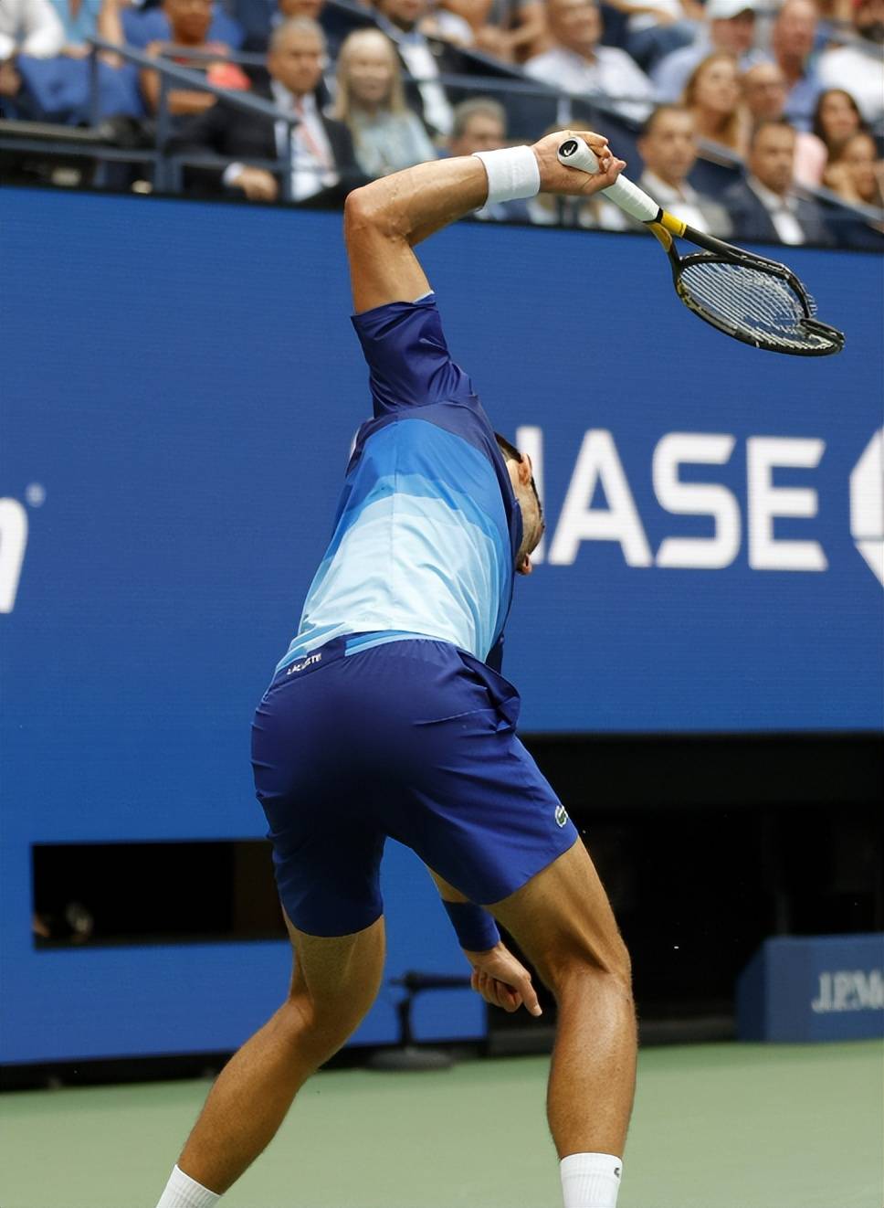 乐鱼体育官网网页版-老将球员表现出色，展现经验之光