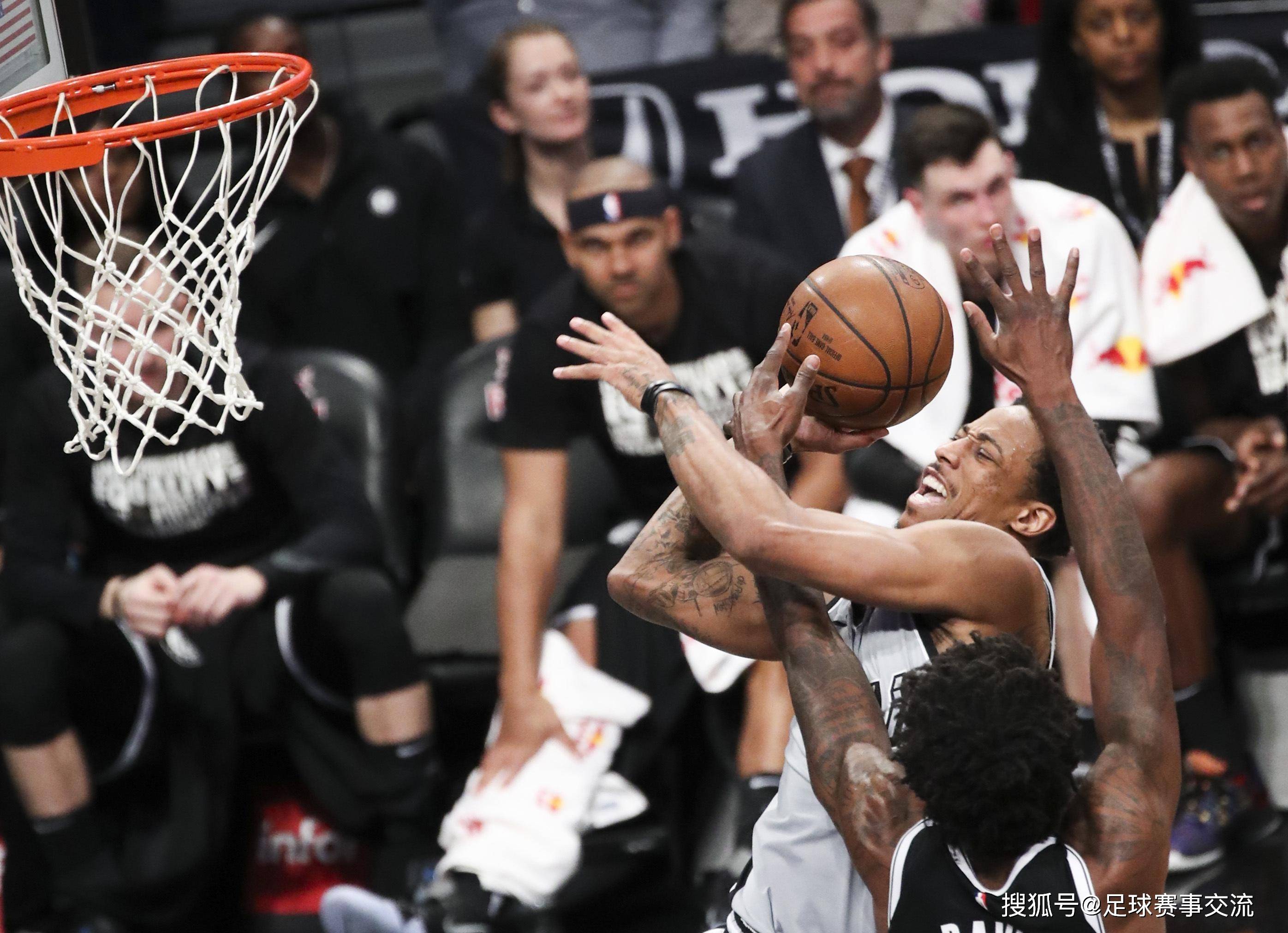 乐鱼官方网站-雄鹿不敌凯尔特人，止连败