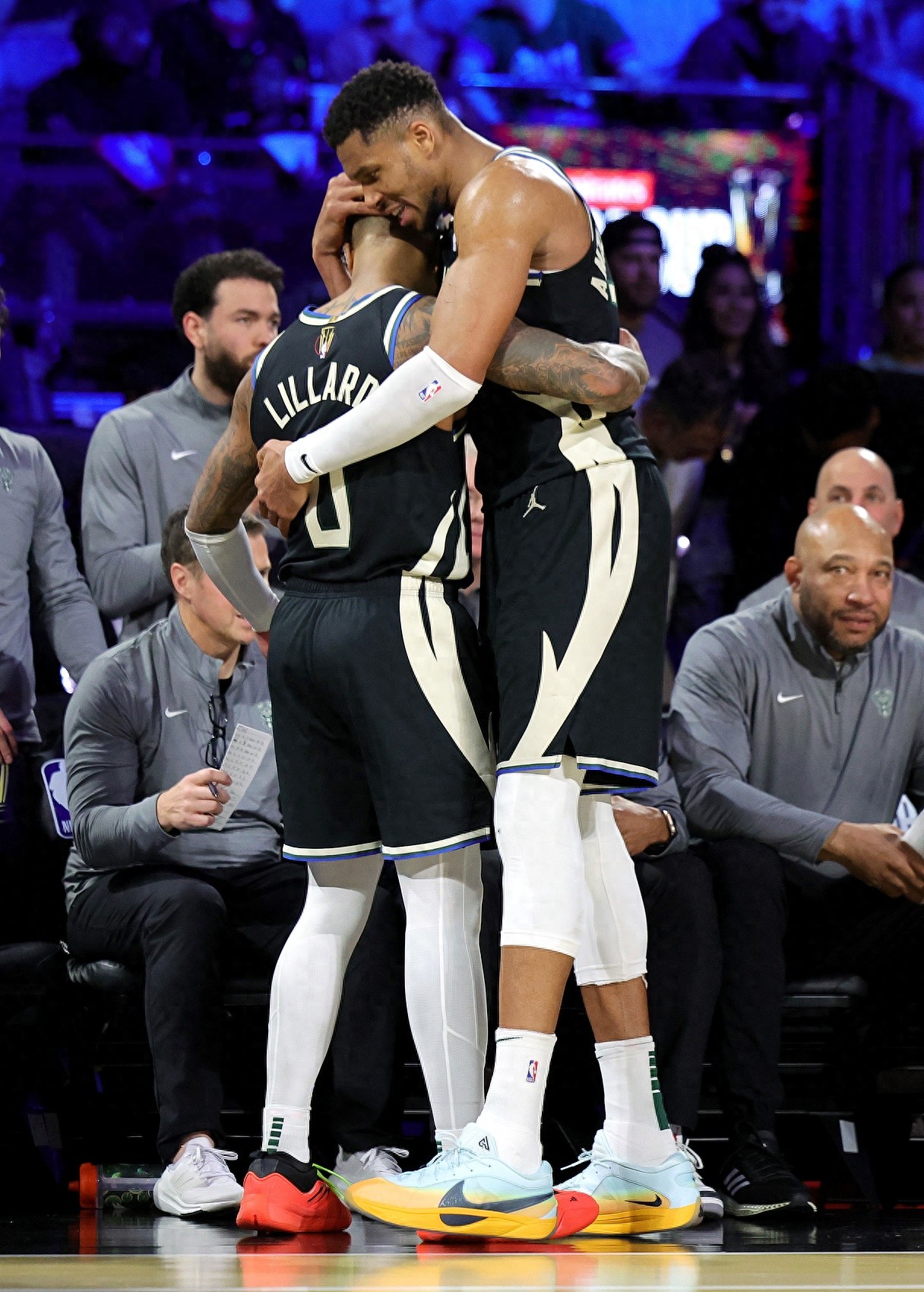 新秀表现抢眼，雄鹿和独行侠激战不败的简单介绍