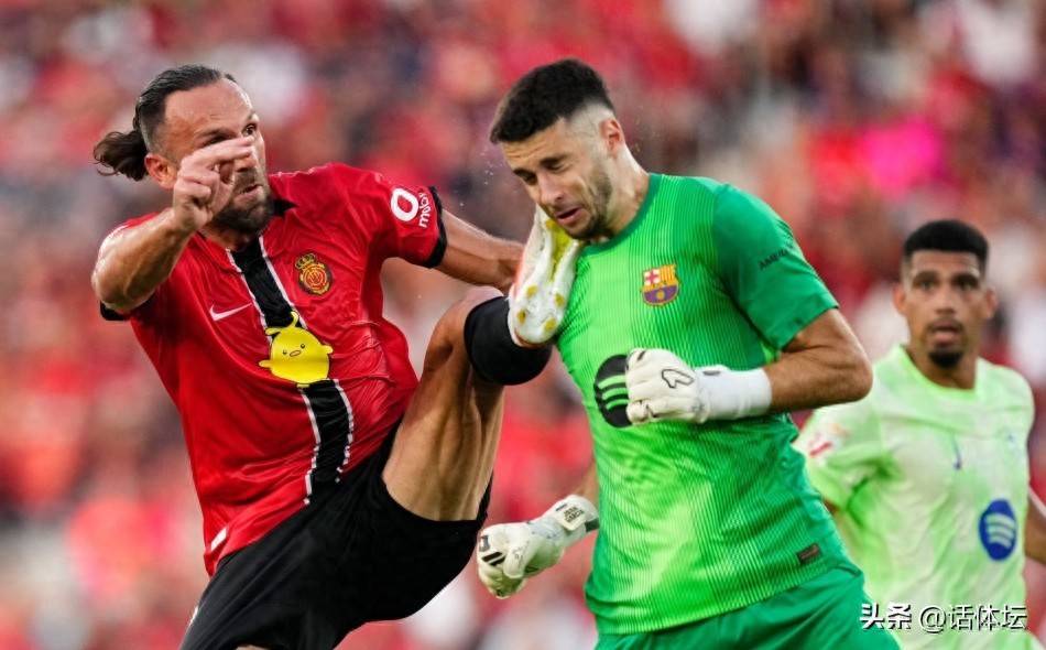 比赛中出现意外,球员红牌下场 比赛中出现意外,球员红牌下场