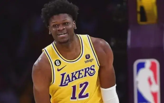 湖人B队爆冷希腊男篮,乔治统治全场 湖人B队爆冷希腊男篮,乔治统治全场