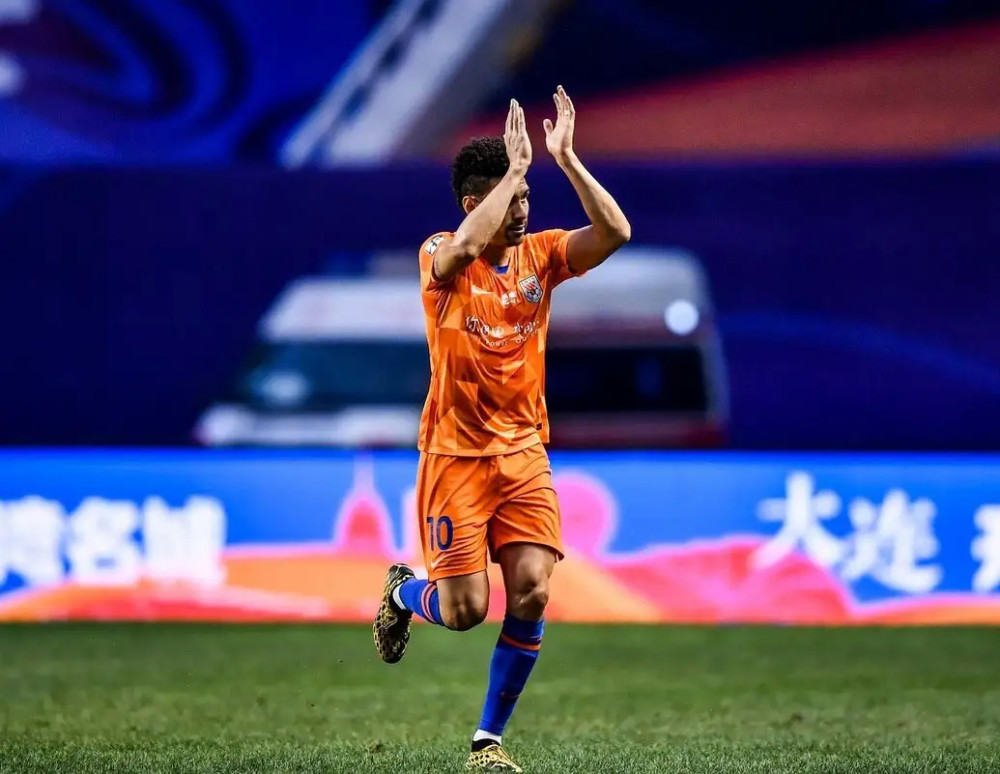 河南建业球员斗志昂扬，成功摆脱困境的简单介绍